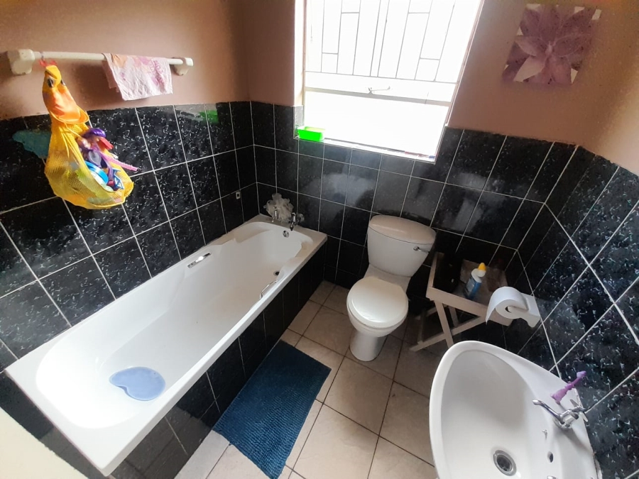 3 Bedroom Property for Sale in Geelhoutpark North West